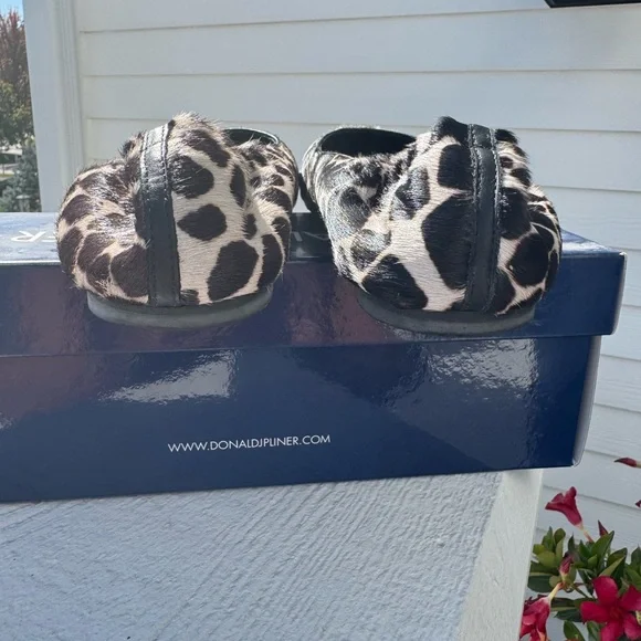 EUC Donald J. Pliner Women's Animal Print Flats 8.0 - Picture 3 of 5